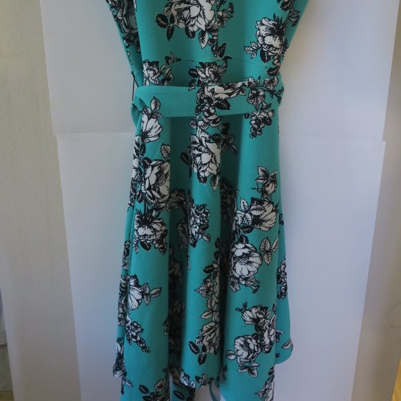 BRAND NEW Violet B Green Floral Dress - Picture 3 of 3